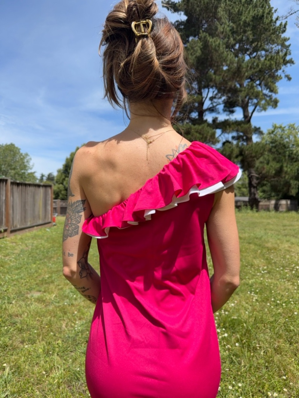 1970s vintage Alfred Shaheen one shoulder Hawaiian maxi dress - Picture 4 of 11